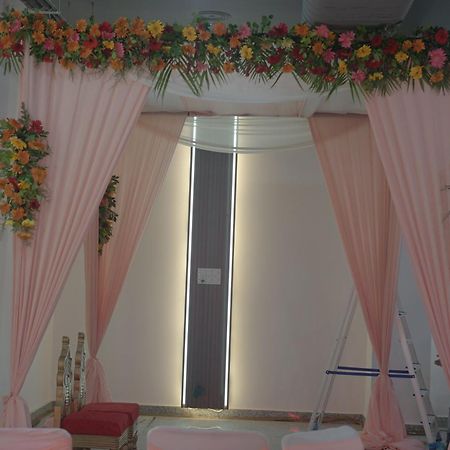 Rr Galaxy Hotel Gurgaon Luaran gambar
