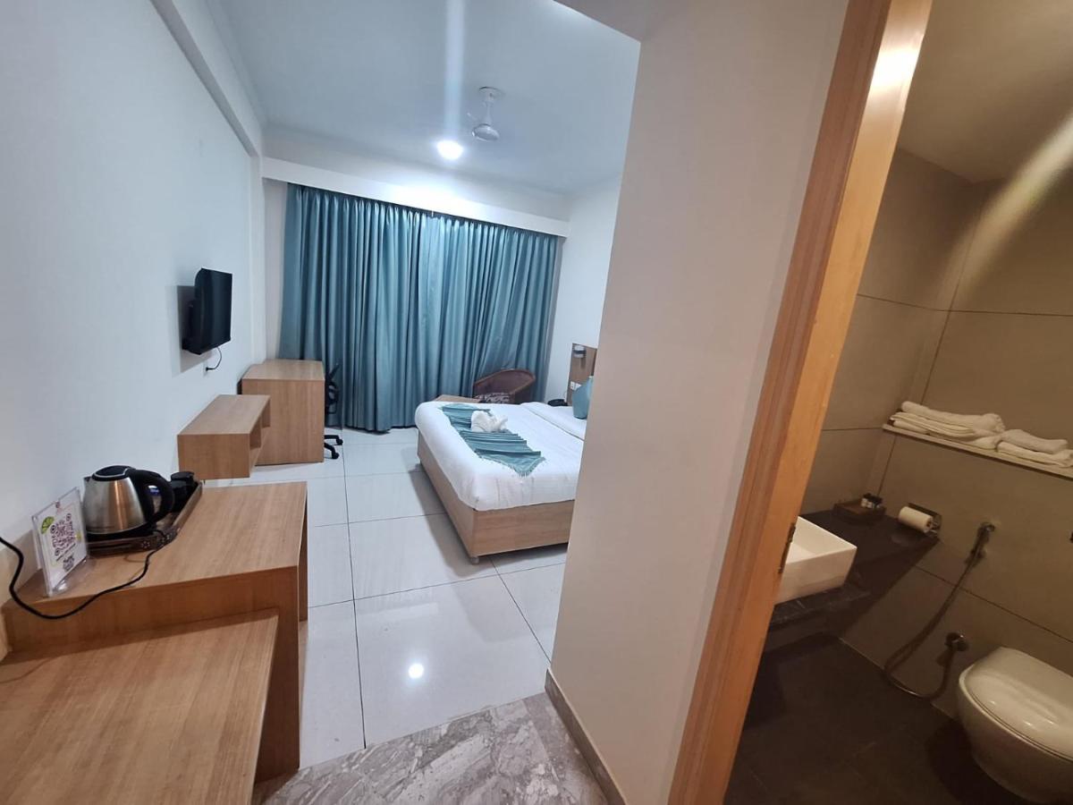 Rr Galaxy Hotel Gurgaon Luaran gambar