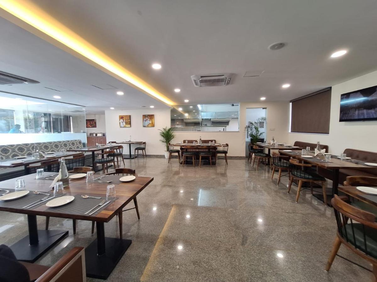 Rr Galaxy Hotel Gurgaon Luaran gambar