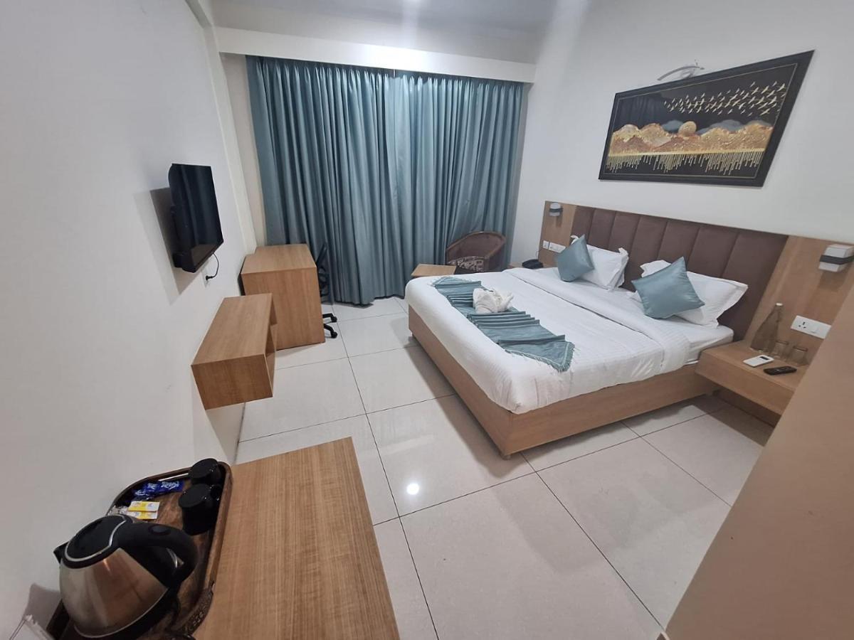Rr Galaxy Hotel Gurgaon Luaran gambar