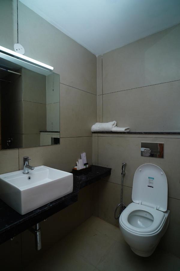 Rr Galaxy Hotel Gurgaon Luaran gambar
