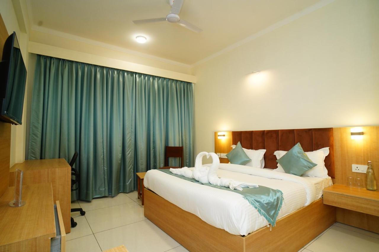 Rr Galaxy Hotel Gurgaon Luaran gambar