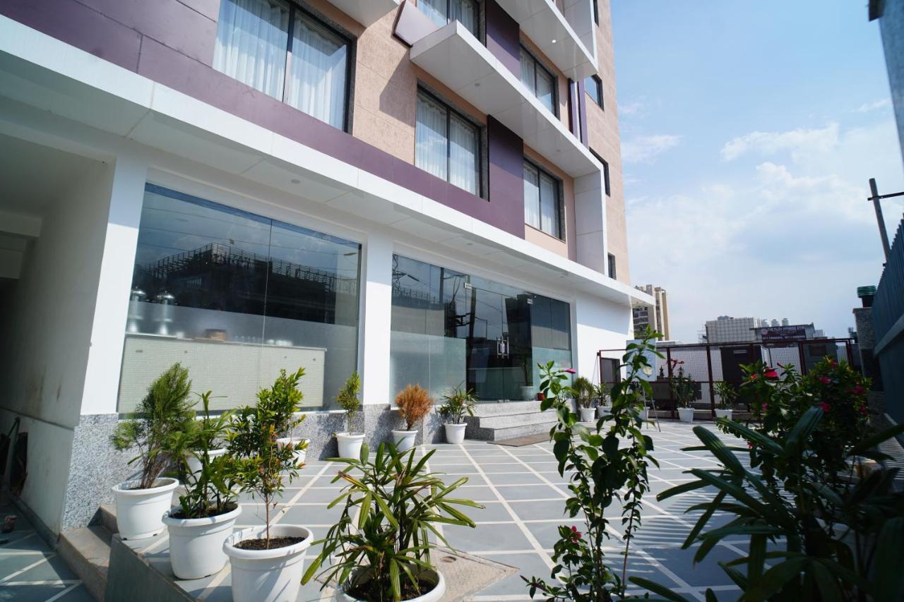 Rr Galaxy Hotel Gurgaon Luaran gambar