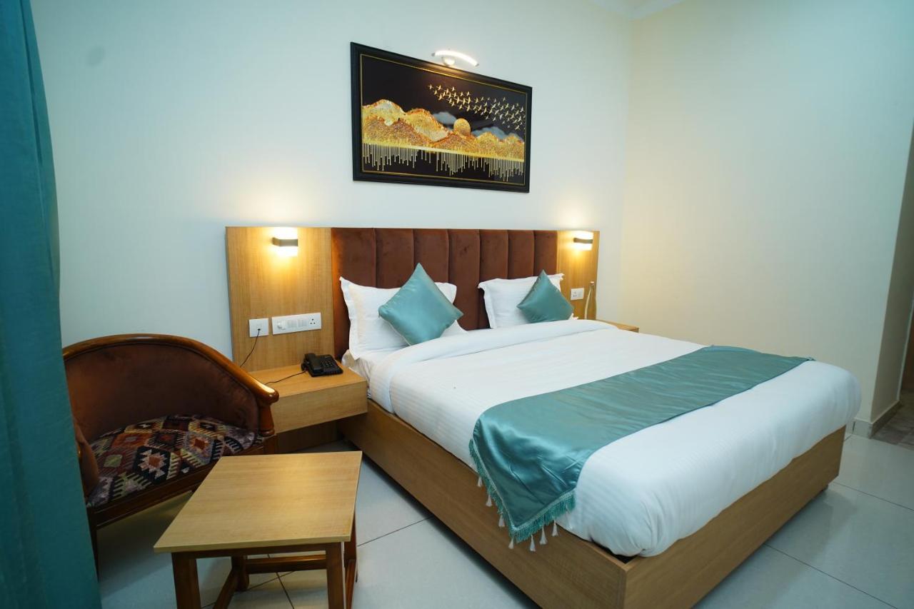 Rr Galaxy Hotel Gurgaon Luaran gambar