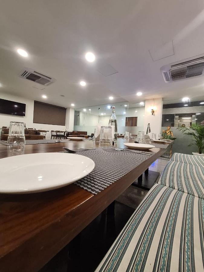 Rr Galaxy Hotel Gurgaon Luaran gambar