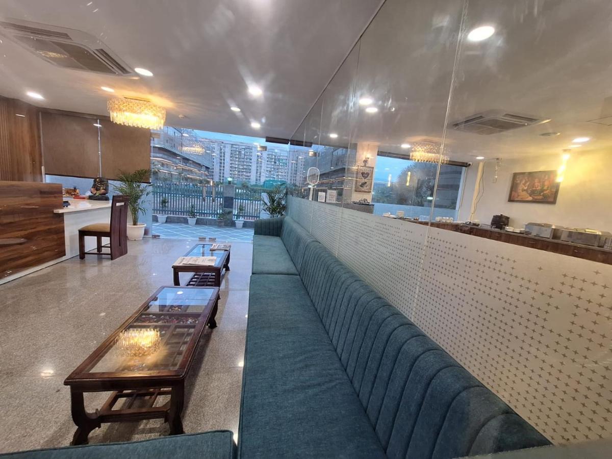 Rr Galaxy Hotel Gurgaon Luaran gambar