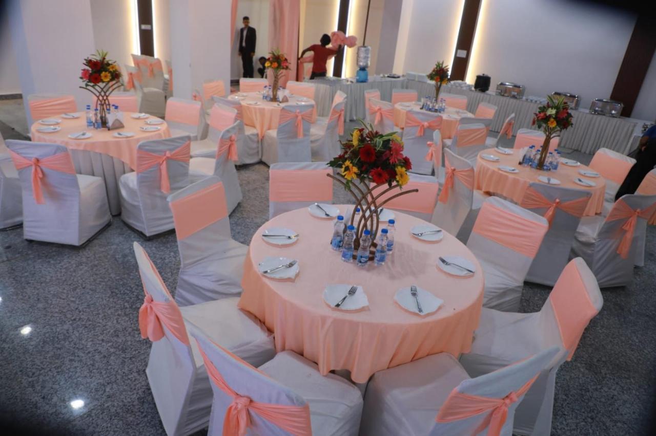 Rr Galaxy Hotel Gurgaon Luaran gambar