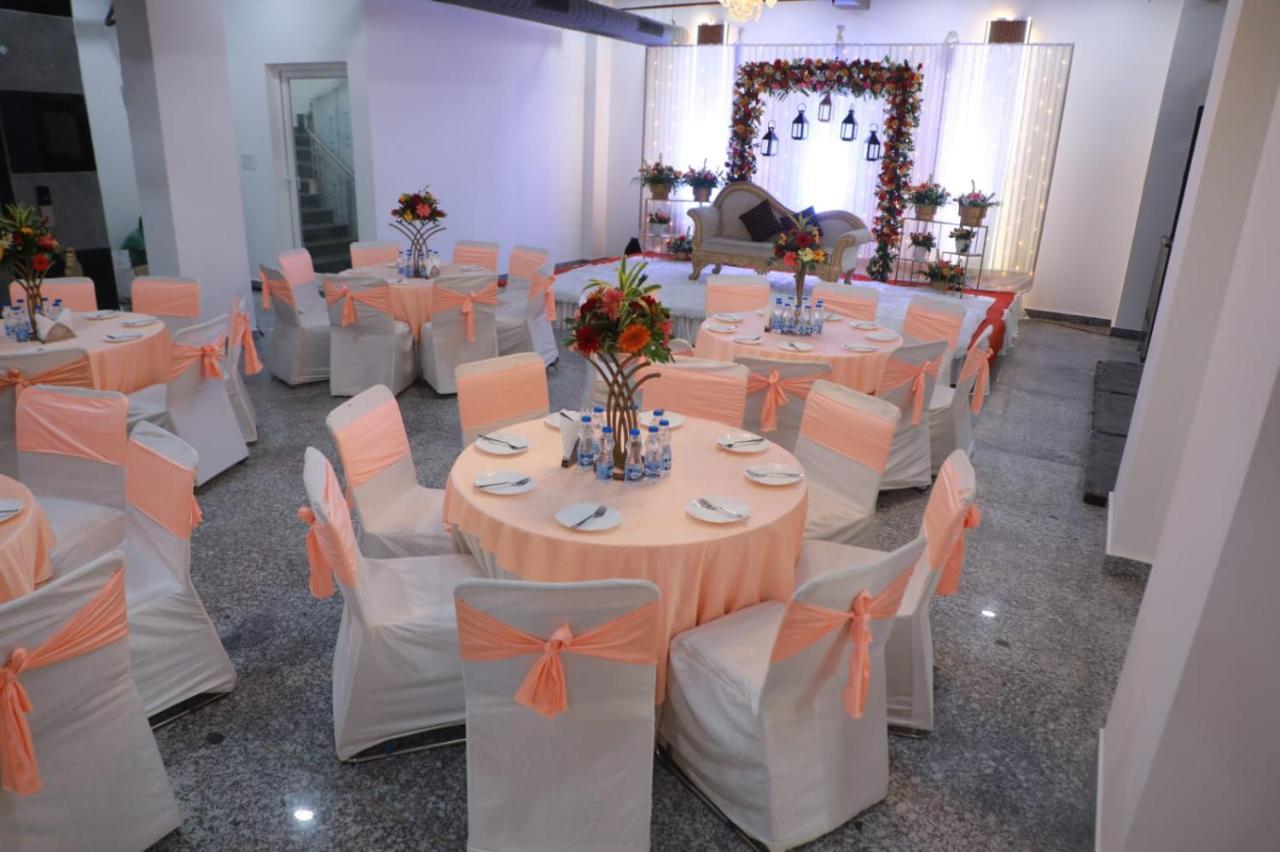 Rr Galaxy Hotel Gurgaon Luaran gambar