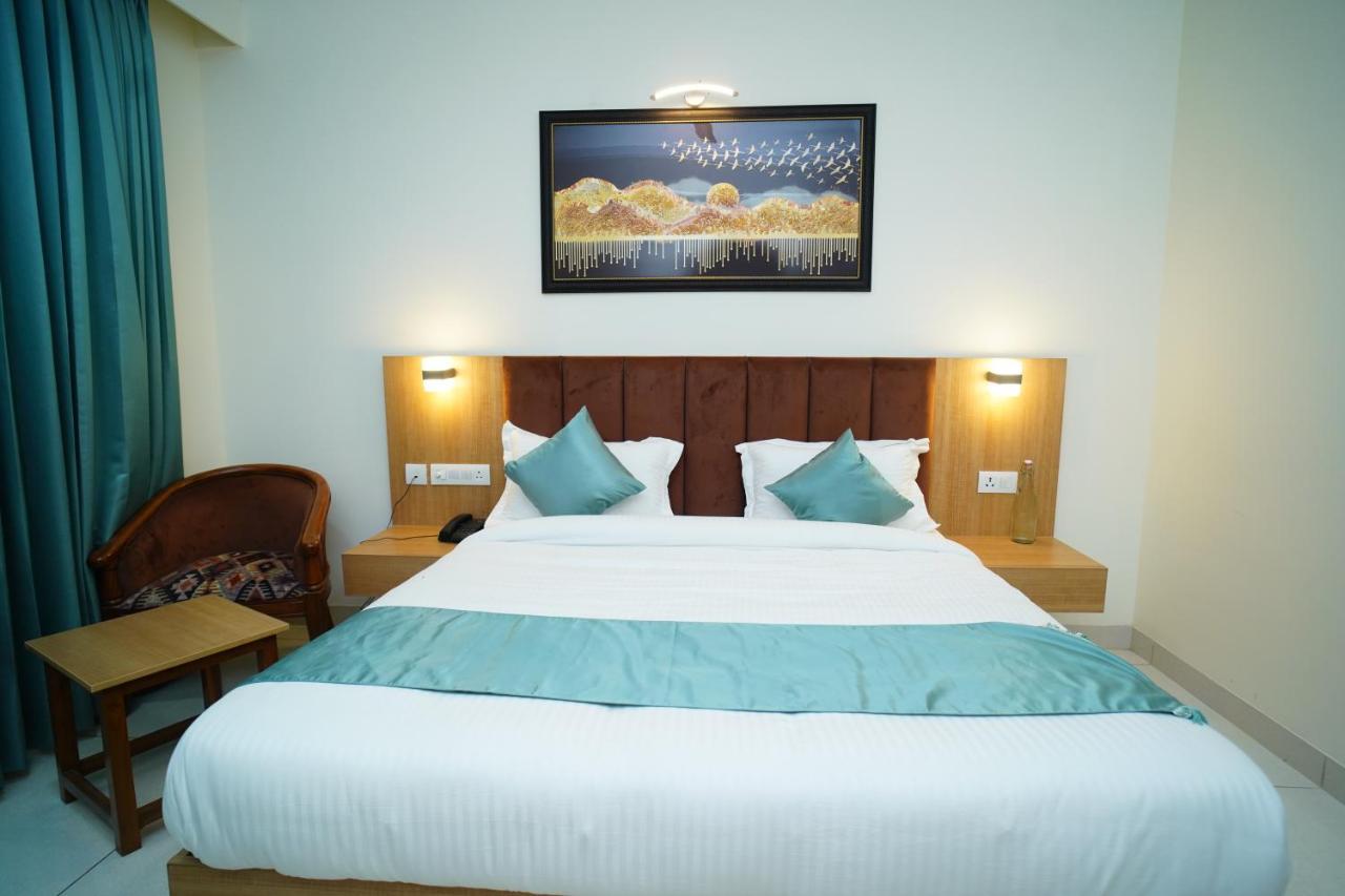 Rr Galaxy Hotel Gurgaon Luaran gambar