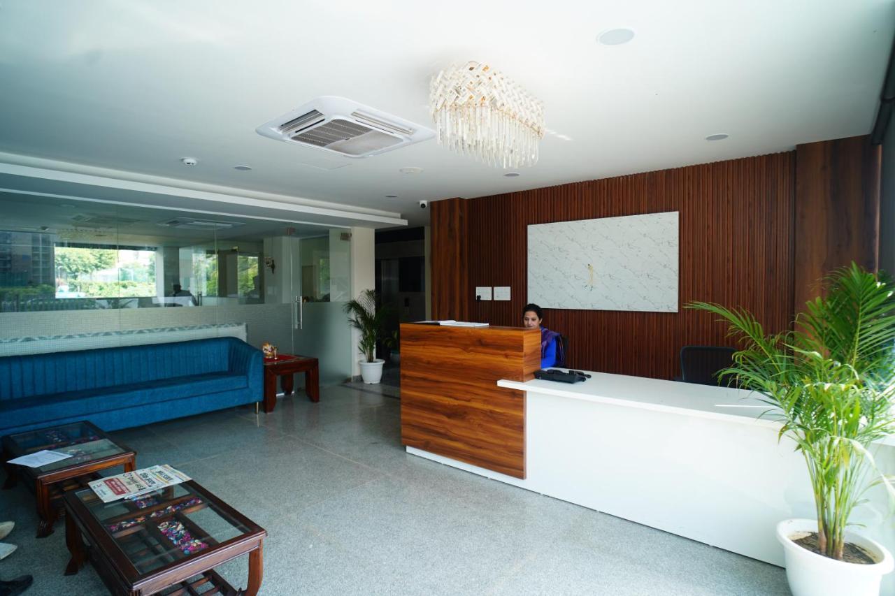 Rr Galaxy Hotel Gurgaon Luaran gambar
