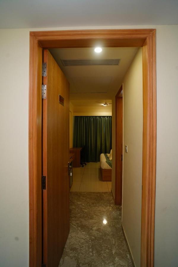 Rr Galaxy Hotel Gurgaon Luaran gambar