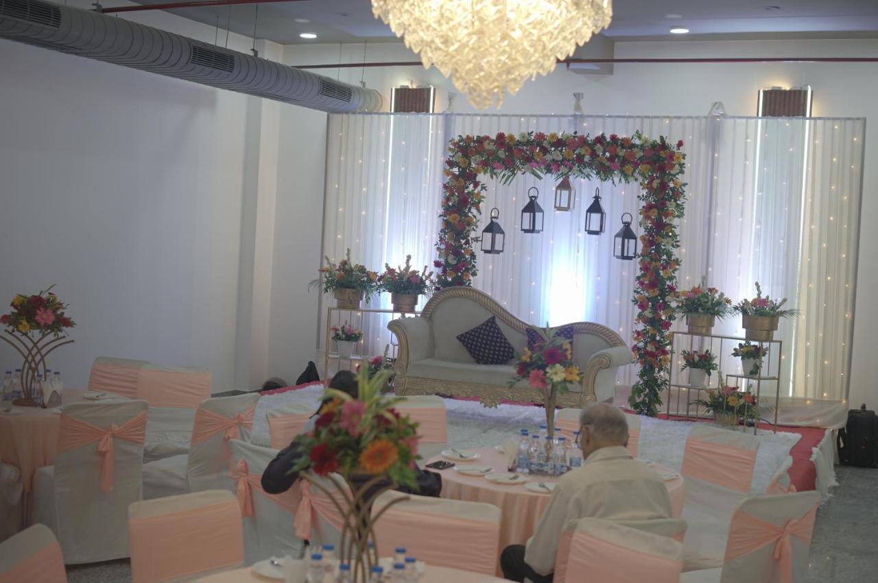 Rr Galaxy Hotel Gurgaon Luaran gambar