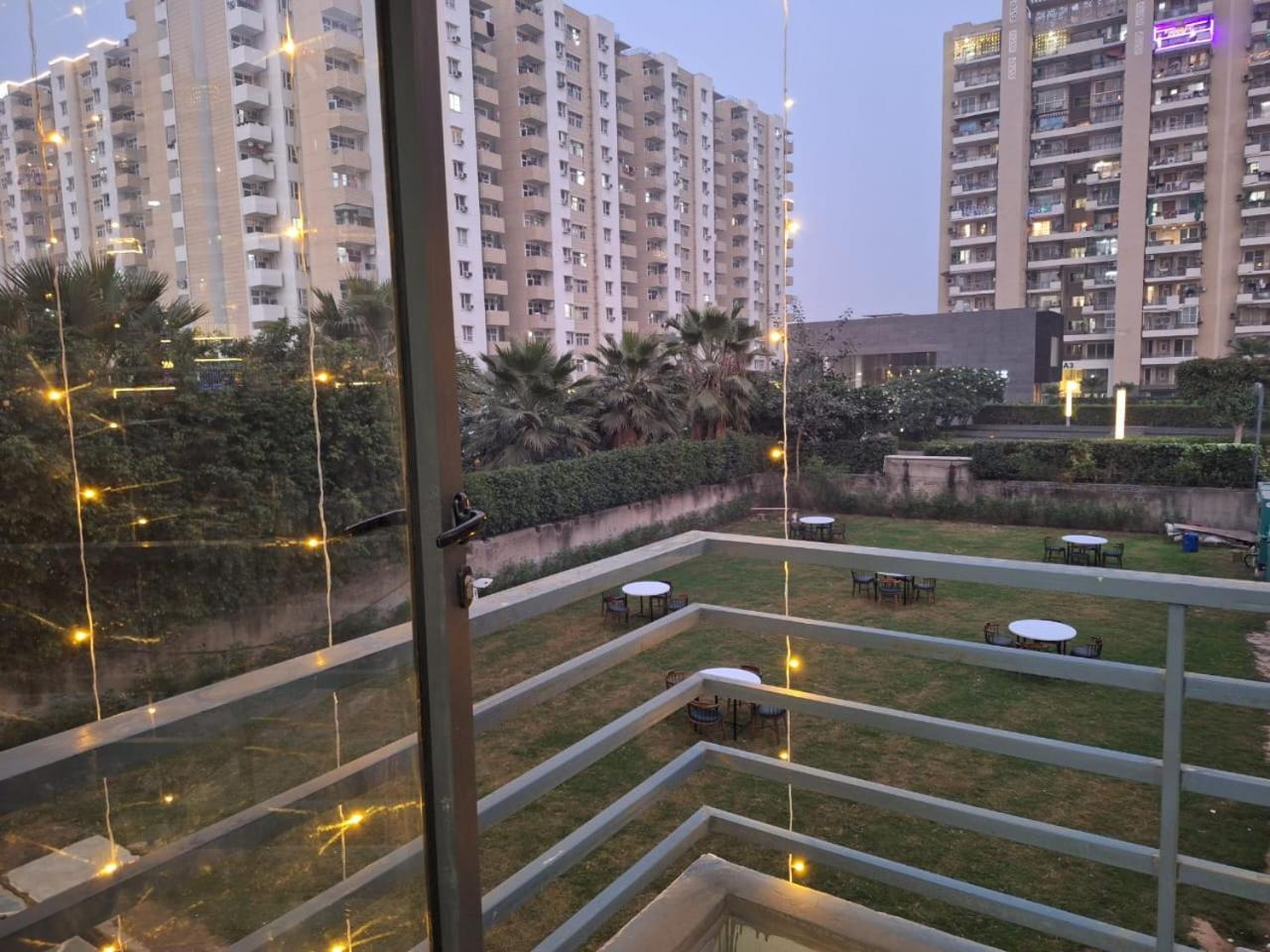 Rr Galaxy Hotel Gurgaon Luaran gambar