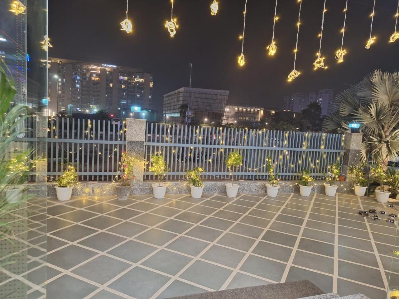 Rr Galaxy Hotel Gurgaon Luaran gambar
