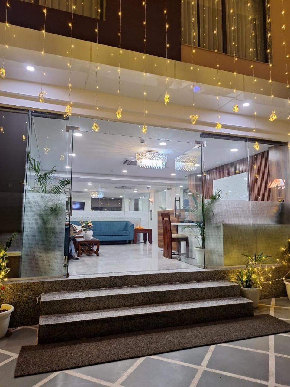 Rr Galaxy Hotel Gurgaon Luaran gambar