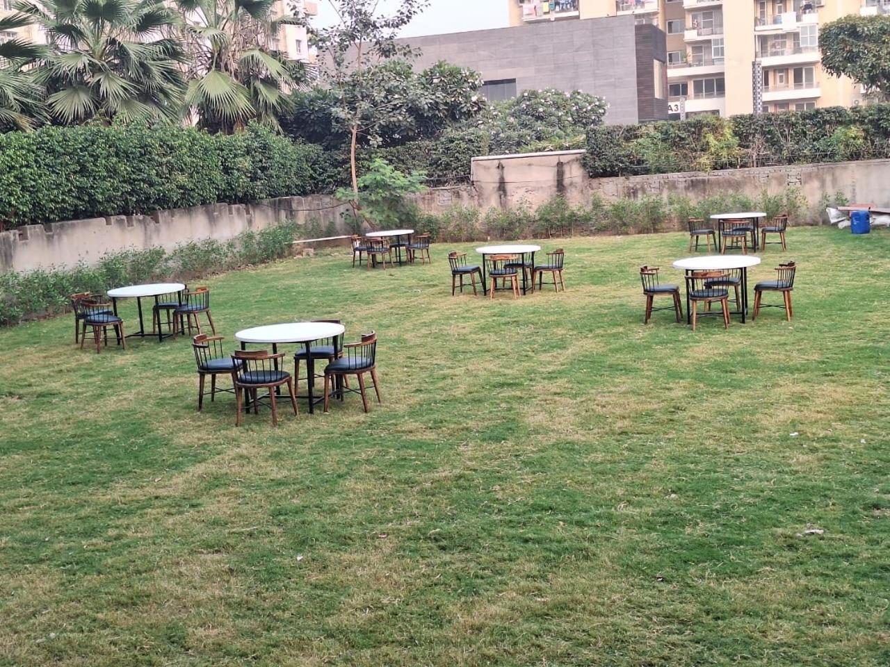 Rr Galaxy Hotel Gurgaon Luaran gambar