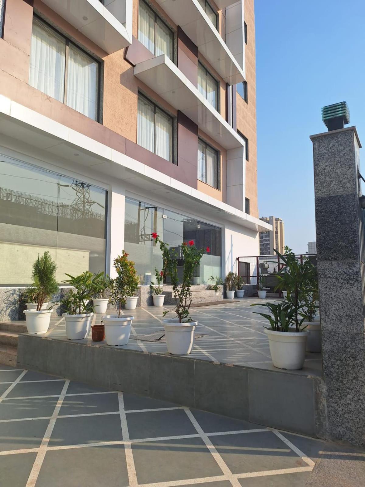 Rr Galaxy Hotel Gurgaon Luaran gambar