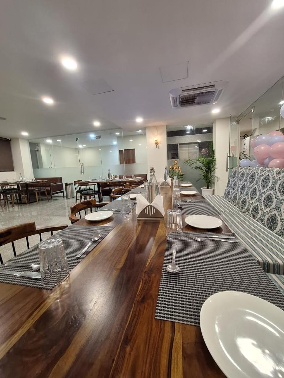 Rr Galaxy Hotel Gurgaon Luaran gambar