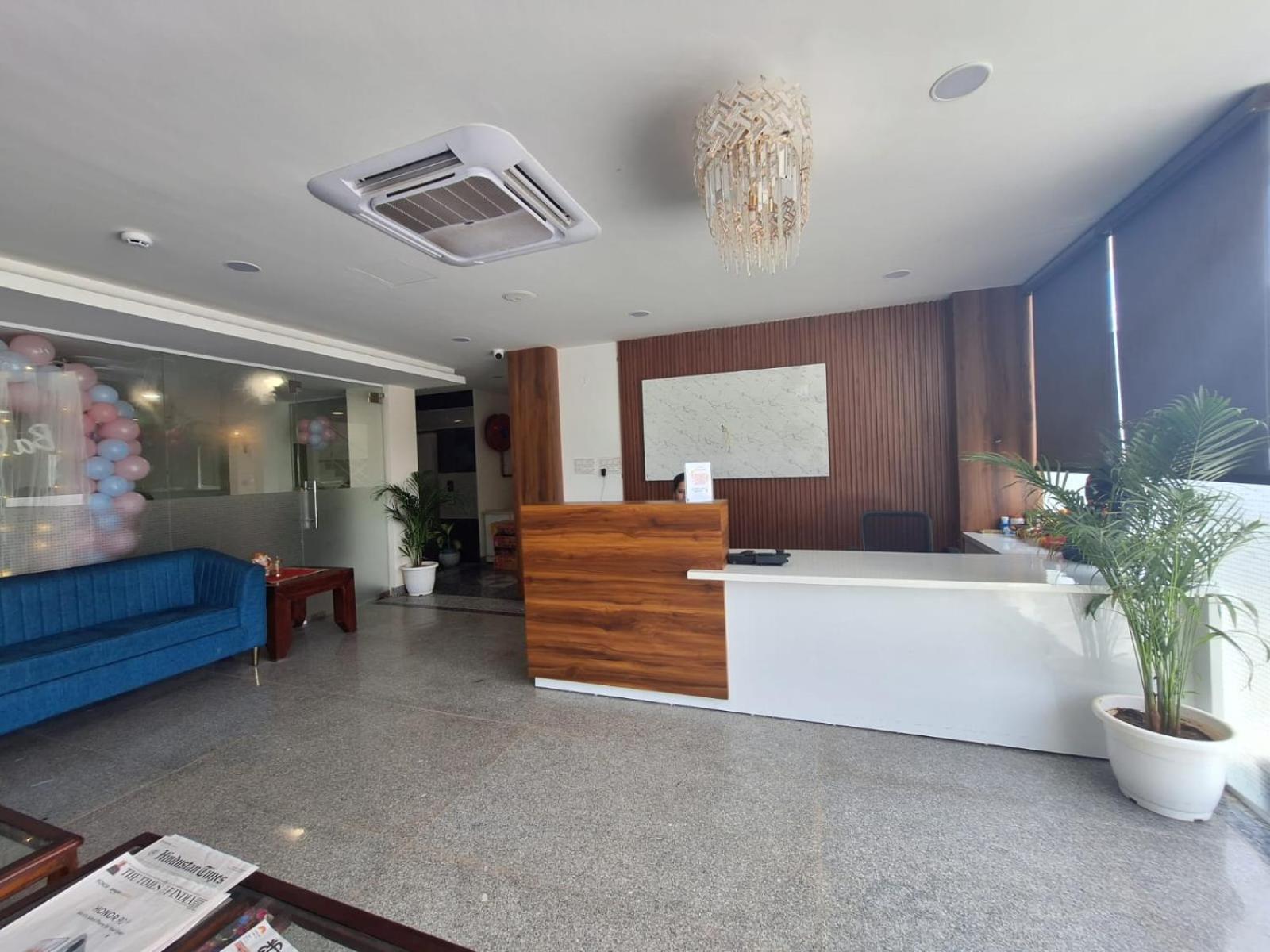 Rr Galaxy Hotel Gurgaon Luaran gambar